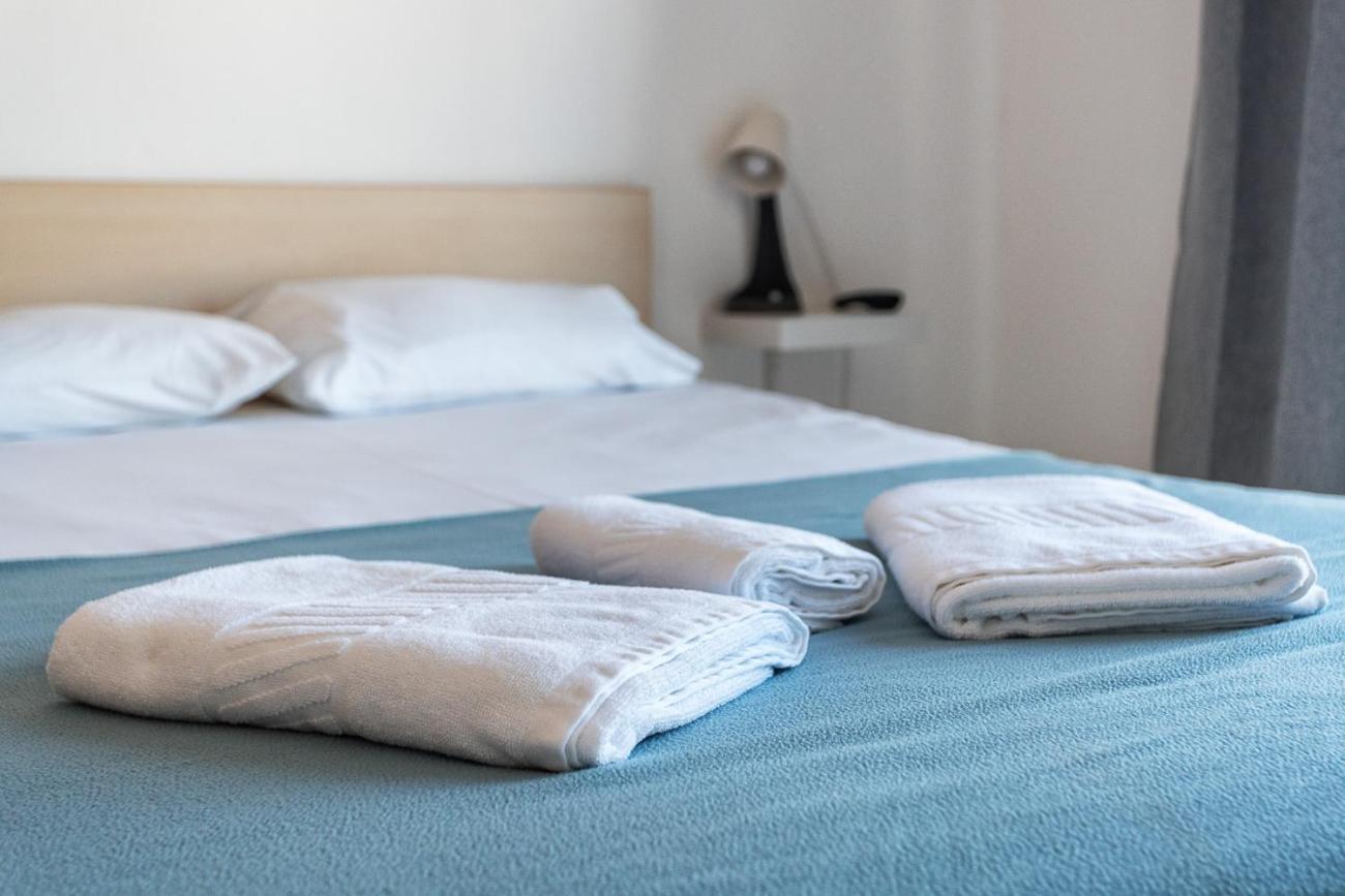 Blife Marya Private Rooms - Airport Stay Фару Экстерьер фото